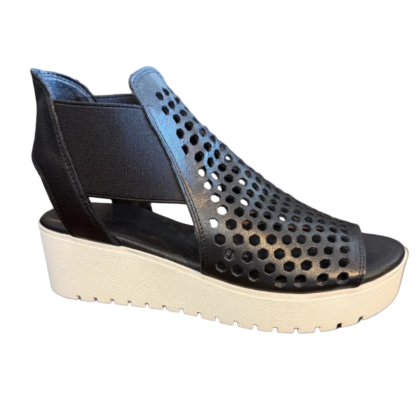 SILENT D ODEYA - BLACK WITH WHITE SOLE