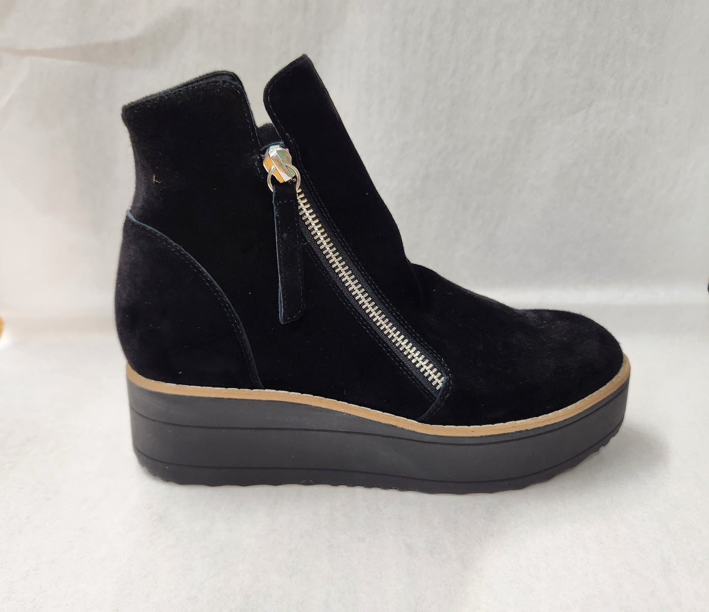 SILENT D NENE - BLACK SUEDE