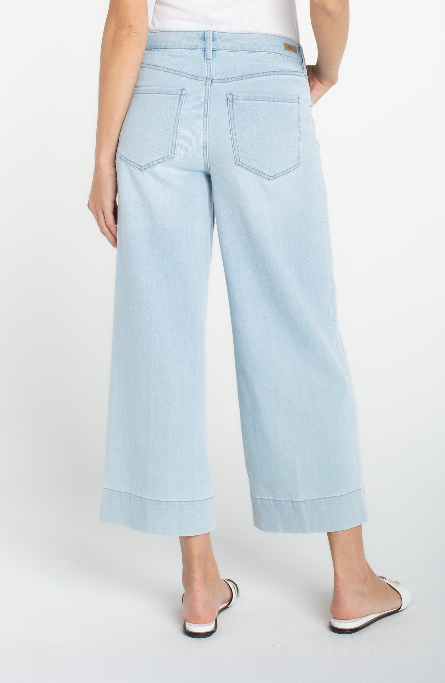 LIVERPOOL STRIDE CROP WIDE LEG - DENIM