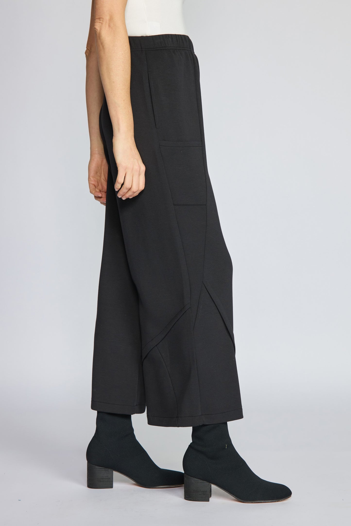 OLIVIA BY HABITAT FEATHERLUX KNIT SOLID PANT - BLACK