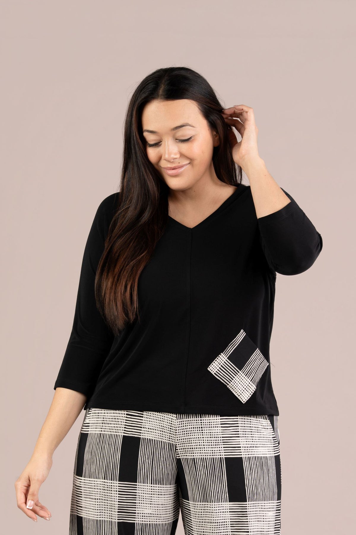 SYMPLI REVEL TOP PRINT POCKET - BLACK AND CASHEW PLAID